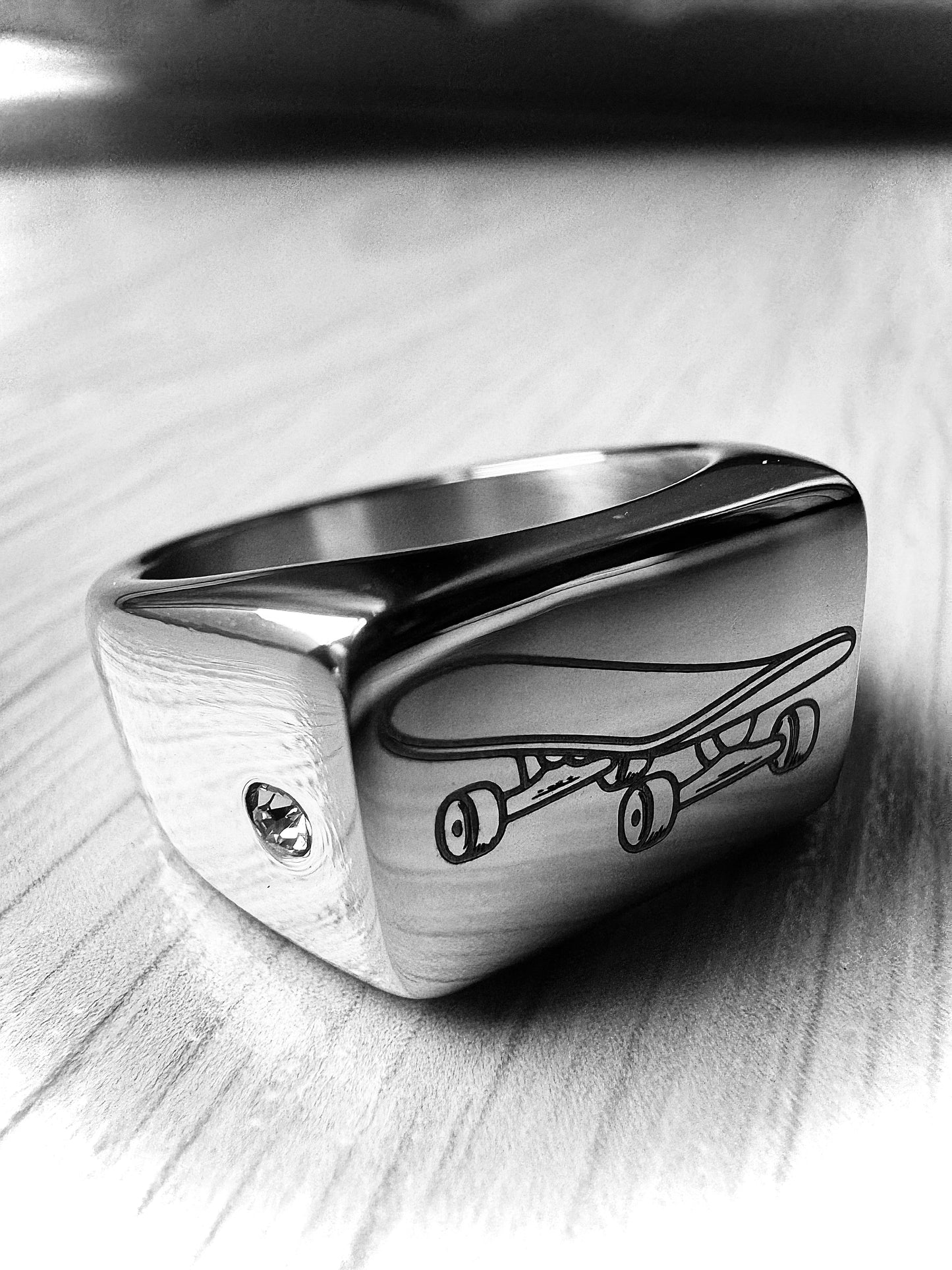 Skateboard Ring – Custom Engraving Available (Silver)