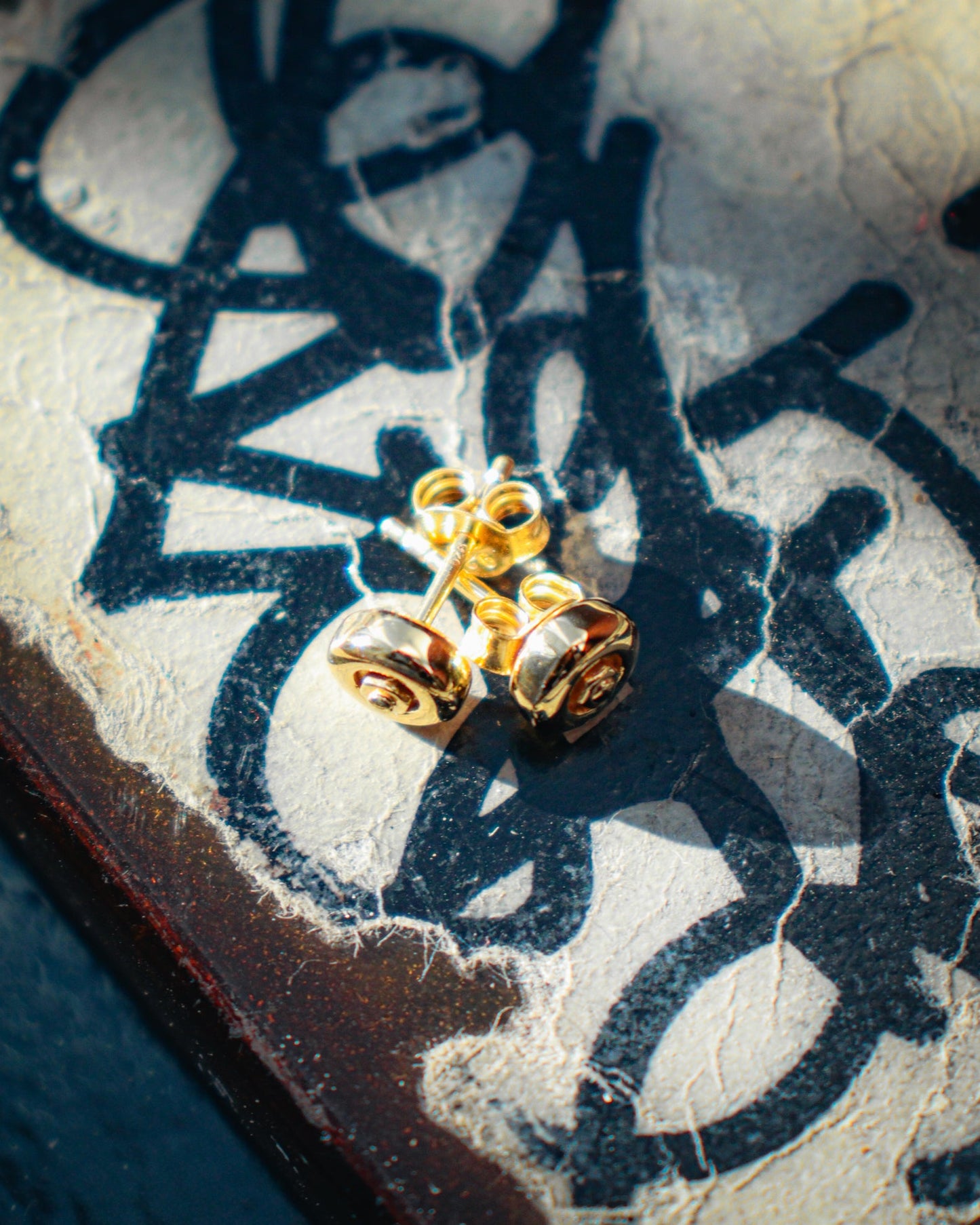 Skateboard Truck & Earrings Bundle (Gold)